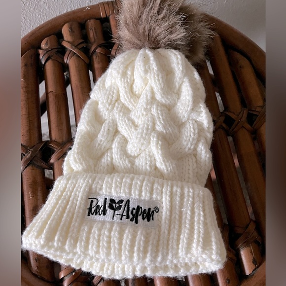 Red Aspen Accessories - Red Aspen white beanie, one size